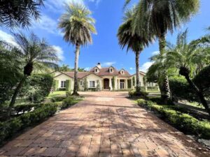 2057 Appaloosa Trail Wellington Florida equestrian estate sold by Marysue Jacobs